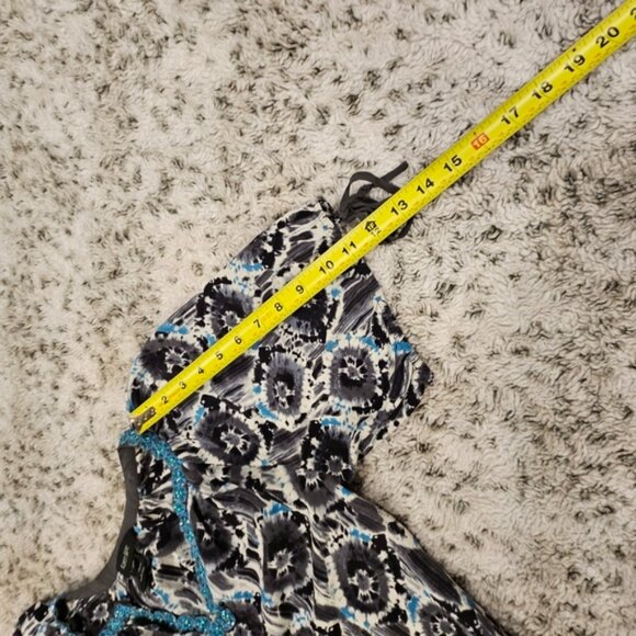 Karen Kane 100% Silk Short Puff Sleeve V-Neck Embellished Blouse SZ X-Small - Picture 10 of 10